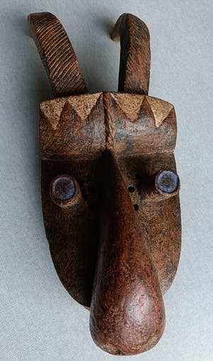 Grebo - Zelfzaam masker met hoorns / gazelle masker kopen? Bied vanaf 70!