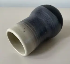 Mobach Keramiek - Schoorsteenvaasje ontwerp Joke Stroes kopen? Bied vanaf 28!