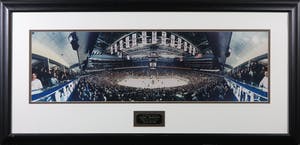 Niet of onleesbaar gesigneerd - Foto, Air Canada Centre, Maple Leaf - Ingelijst kopen? Bied vanaf 1!