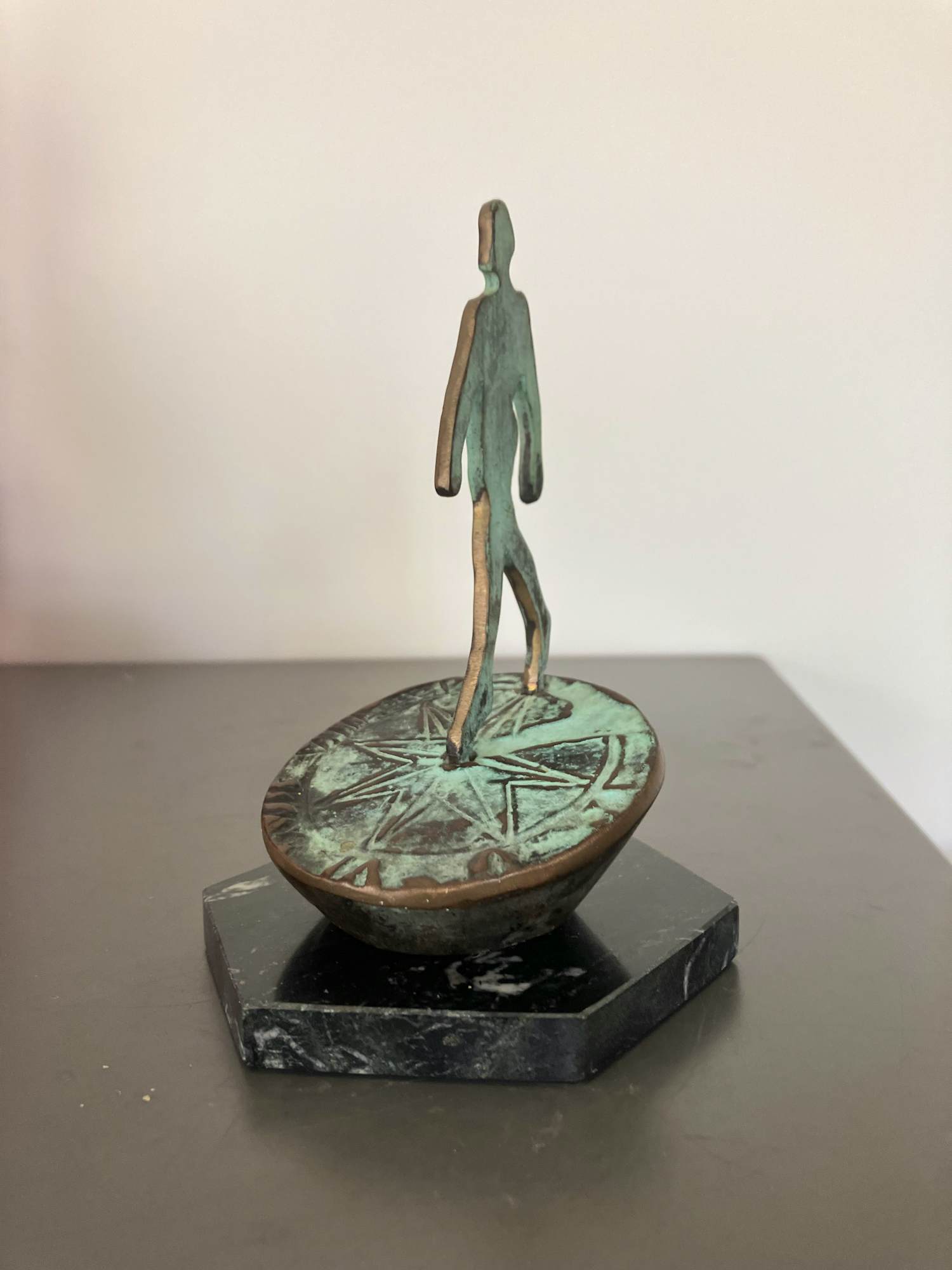 Buy Desiree Tonnaer - Mens op zonnewijzer? Bid from 109!