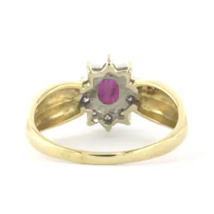18k gouden ring met robijn en briljant geslepen diamant totaal circa 0.15ct kopen? Bied vanaf 525!