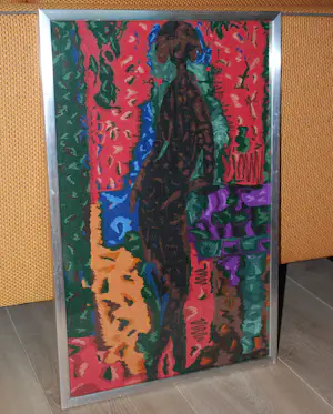 Wolf Reuther - Vrouw staand aan een piano - mooi ingelijst borduurwerk kopen? Bied vanaf 80!