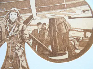 Leentje Linders - "Aviation Ace"3.Prachtige , scherpe, zeer gedetaileerde kleurenets. kopen? Bied vanaf 75!