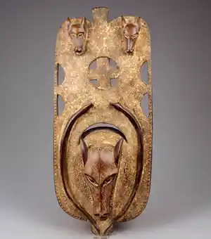 Niet of onleesbaar gesigneerd - Ijo plank masker Niger delta verkocht voor € 1!