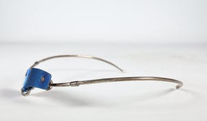 Huub Mikx - Zilveren spang-collier met wisselplaatjes kopen? Bied vanaf 1!