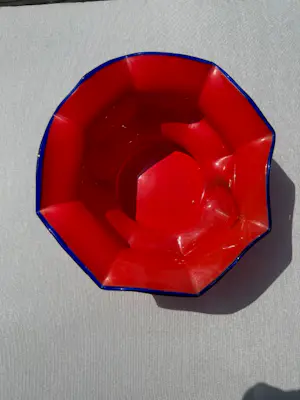 Onbekend - Glazen Rode schaal met blauwe rand en handels kopen? Bied vanaf 10!