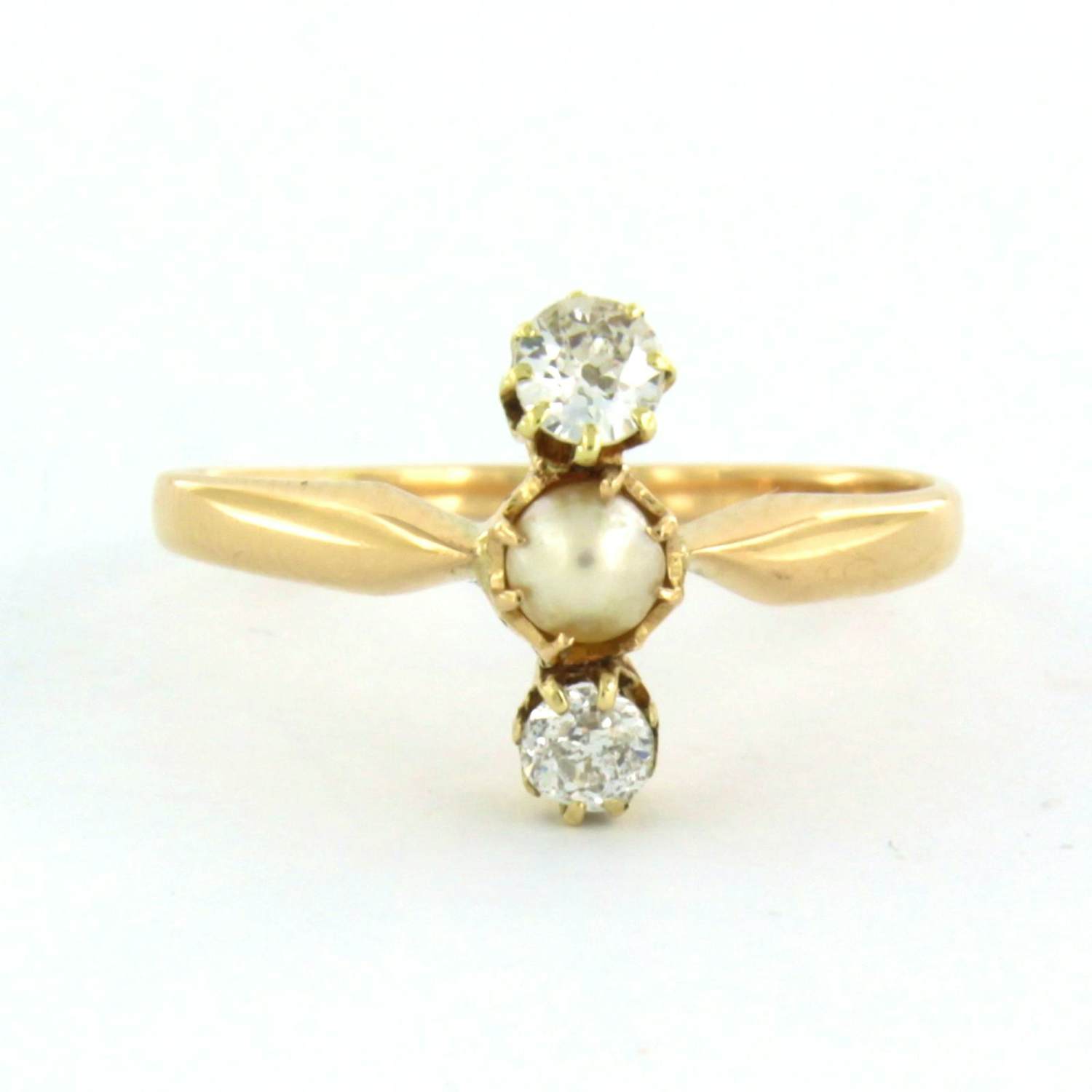 14k gouden ring bezet met parel en oud Amsterdams geslepen diamant tot. 0,30ct kopen? Bied vanaf 410!