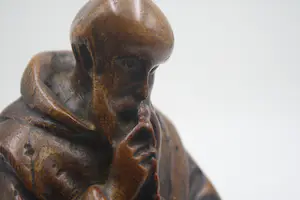 Niet of onleesbaar gesigneerd - Zeldzame Gipsstenen Zittende Monnink op Rots (Begin 16e eeuw) kopen? Bied vanaf 1!
