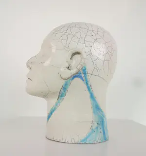 Ida De Roy - Set van twee sculpturen van keramiek, Hoofden kopen? Bied vanaf 200!