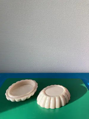 Curt Schlevogt - Art deco zeepdoos uit geperst glas/persglas/melkglas kopen? Bied vanaf 1!