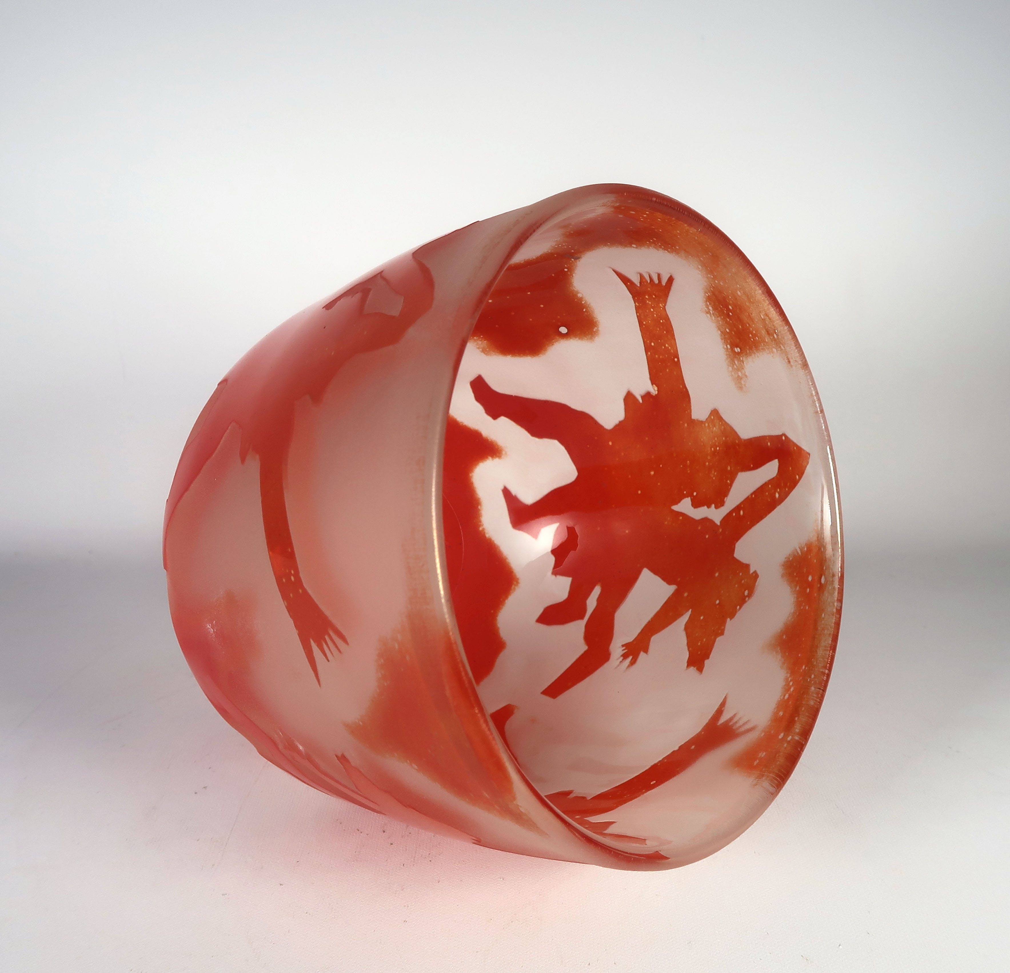 Ada Loumani - Glas, Pâte de verre oranje vaas met voorstelling van Picasso ''La Course'' kopen? Bied vanaf 100!