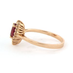 18k rosé gouden entourage ring bezet een robijn en briljant geslepen diamant kopen? Bied vanaf 400!