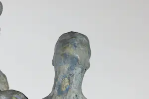 Henriette Hemels - Keramieken beeld, Maskers af (met sokkkel) kopen? Bied vanaf 1!