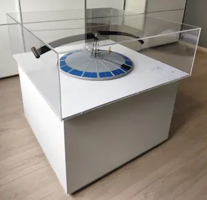 Panamarenko - Vliegend eiland, mechanisch object (groot!) kopen? Bied vanaf 1995!