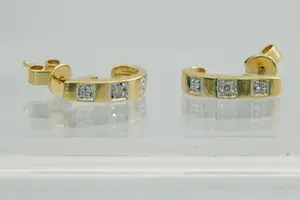 47- Chique set 18Krt geel-gouden oorstekers met diamant - haakvormig model kopen? Bied vanaf 130!