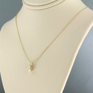 Acheter14k collier met solitair hanger bezet met briljant geslepen diamant 0,10ct? Enchérissez de 160!