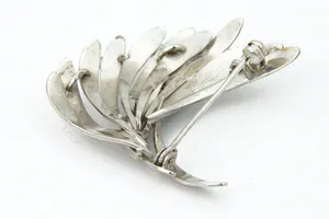 Sierlijke vintage Wit gouden (14kt) diamanten Broche kopen? Bied vanaf 230!