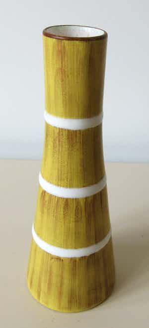 Plateelbakkerij Zuid-Holland - Fifties platelen vaasje met faux bamboe decor Opaal verkocht voor € 28!