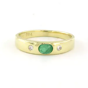 Acheter14k geel gouden ring bezet met smaragd en briljant geslepen diamant? Enchérissez de 130!