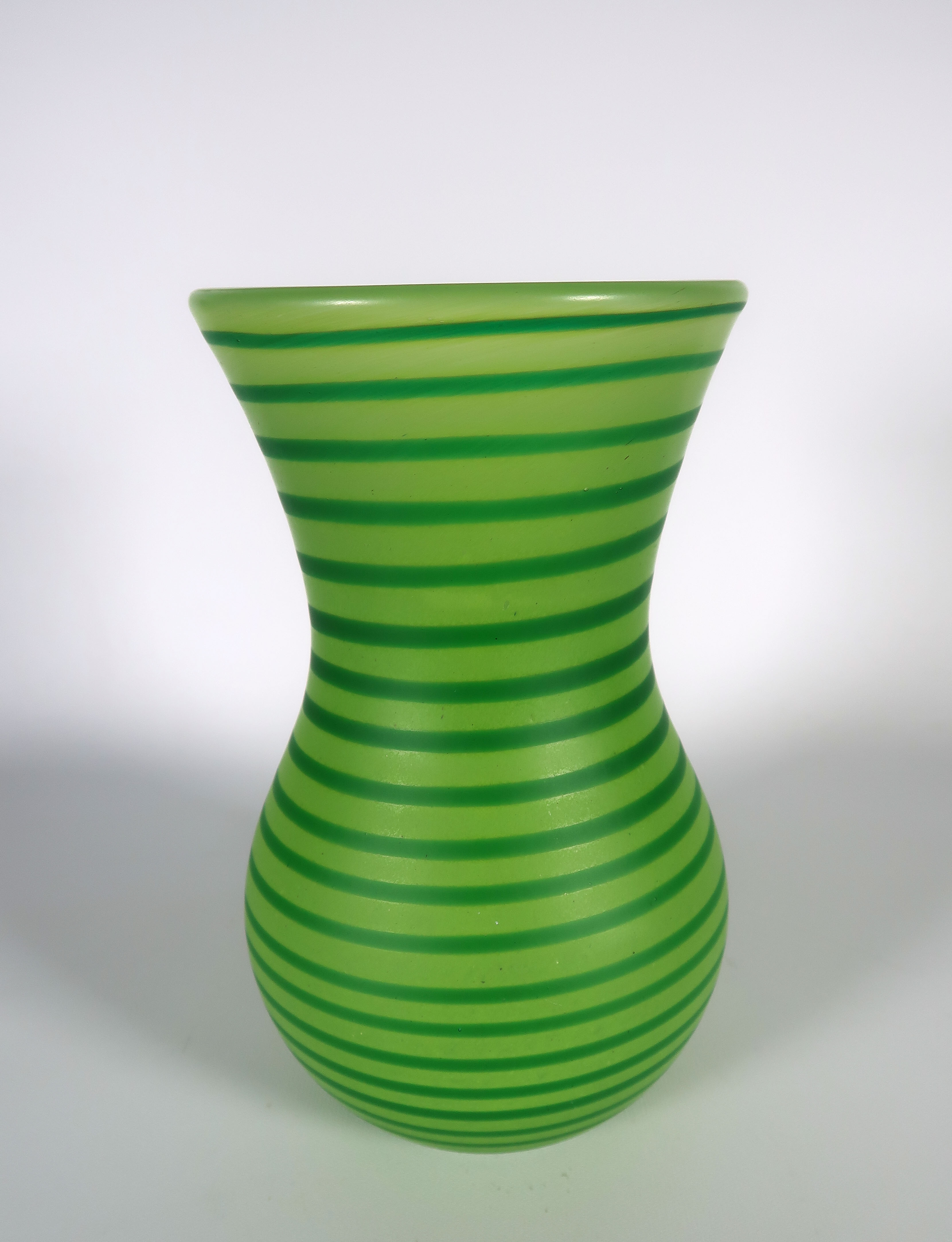 Kosta Boda - Glas, Groen gestreepte vaas kopen? Bied vanaf 1!