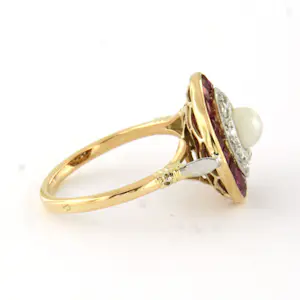 18k bicolour gouden ring met parel en erom heen robijn en roos diamanten kopen? Bied vanaf 500!