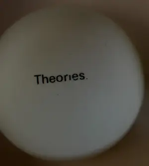 Damien Hirst - 7 pingpong ballen in kartonnen doos: The magnificent seven - 2000 kopen? Bied vanaf 795!