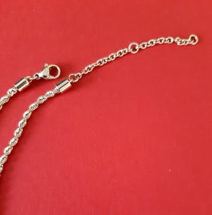 Niet of onleesbaar gesigneerd - Tommy Hilfiger ketting met hanger kopen? Bied vanaf 1!
