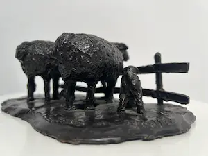 Adri de Waard - Bronzen sculptuur | 'Schaapjes achter een hek' kopen? Bied vanaf 1!