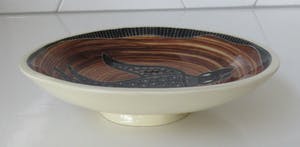 Niet of onleesbaar gesigneerd - Zeldzaam hand gedecoreerd schaaltje door George Pravda (Aus. Acteur) kopen? Bied vanaf 1!