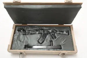 Diederik Van Apple - AK - 47 Peace Edition, kunsthars, in originele kist kopen? Bied vanaf 375!