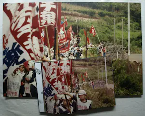 Henk Schiffmacher - Grote gesigneerde foto op dibond “Optocht…” + gesigneerd fotoboek kaufen? Bieten Sie von 150!