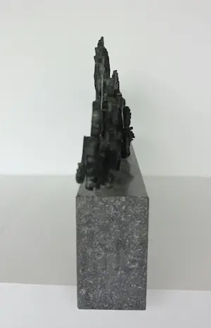 Linda Verkaaik - Groot beeld van brons op hardstenen sokkel, The Wave kopen? Bied vanaf 400!