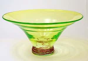 Niet of onleesbaar gesigneerd - Glas schaal verkocht voor € 1!