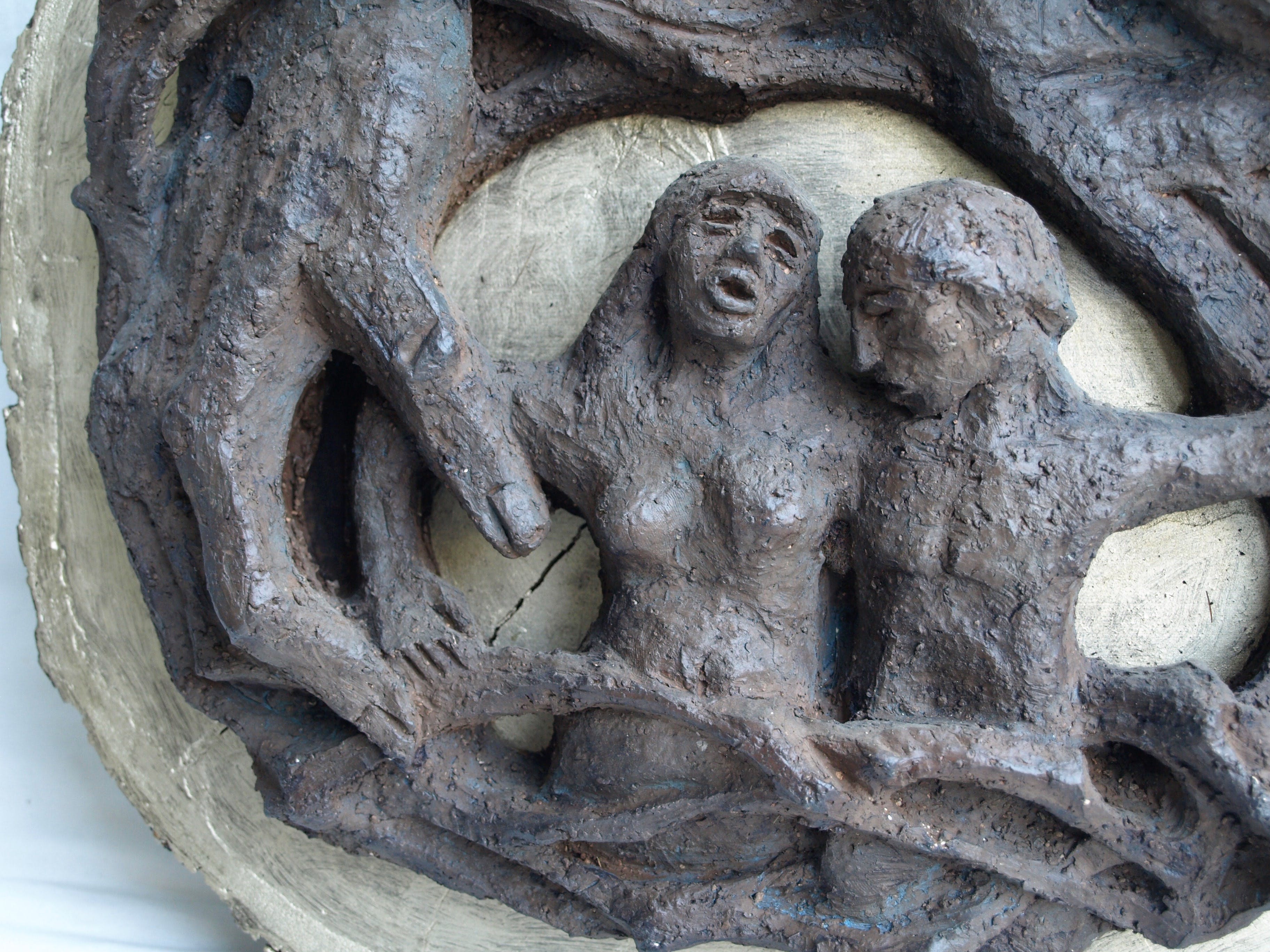 Klaas Pijlman - Sculpture - Erbarmen - Chamotte / Aardewerk op hout – 1979 kopen? Bied vanaf 50!