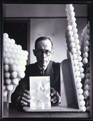 Paul Huf - Lot van twee foto's, Portretten met kunst kopen? Bied vanaf 1!