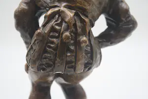 Niet of onleesbaar gesigneerd - Prachtig Rigoletto Beeld Gesigneerd (Gips Gepatineerd) 20e eeuw kopen? Bied vanaf 1!