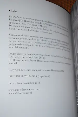 Jeroen Henneman - De Stad - gesigneerd met opdracht door Remco Campert - 1e druk 2014 kopen? Bied vanaf 50!