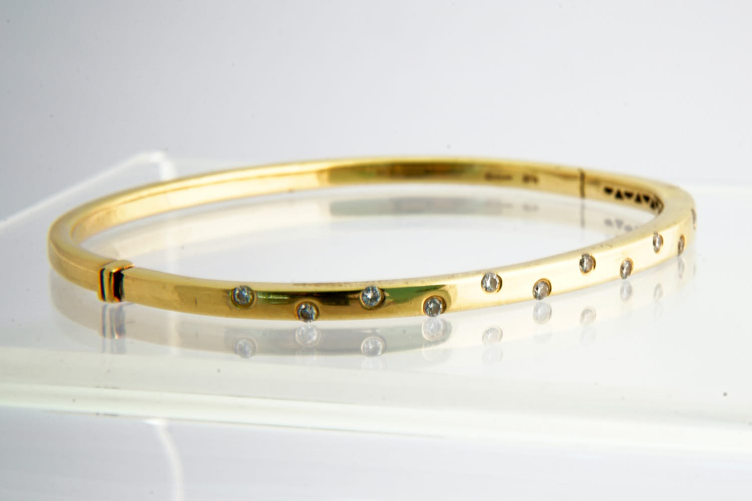 NV (133)- Elegante 18 Krt goud & diamanten (0.35ct) dames-armband - ovaal model kopen? Bied vanaf 730!