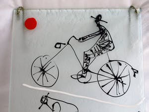 Niet of onleesbaar gesigneerd - 3 op Glas geschilderde werken, Fietsen, Koeien en Varkens - gesigneerd kopen? Bied vanaf 1!