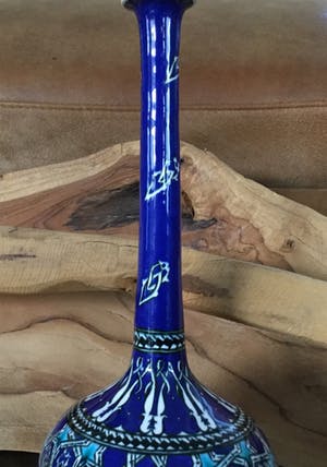 Niet of onleesbaar gesigneerd - Iznik Vaas in intens blauwe kleurstelling, geometrisch motief kopen? Bied vanaf 10!