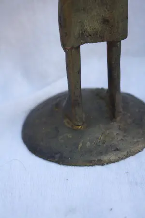 Yoruba - Bronzen Vrouw Elegante Afrikaanse sculptuur (20e eeuw) kopen? Bied vanaf 75!