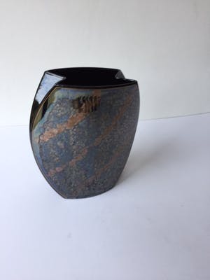 Jan van der Vaart - Taurusvaas , zwart, h 25 cm, beschilderd door H. Drexler, zeldzaam kopen? Bied vanaf 95!