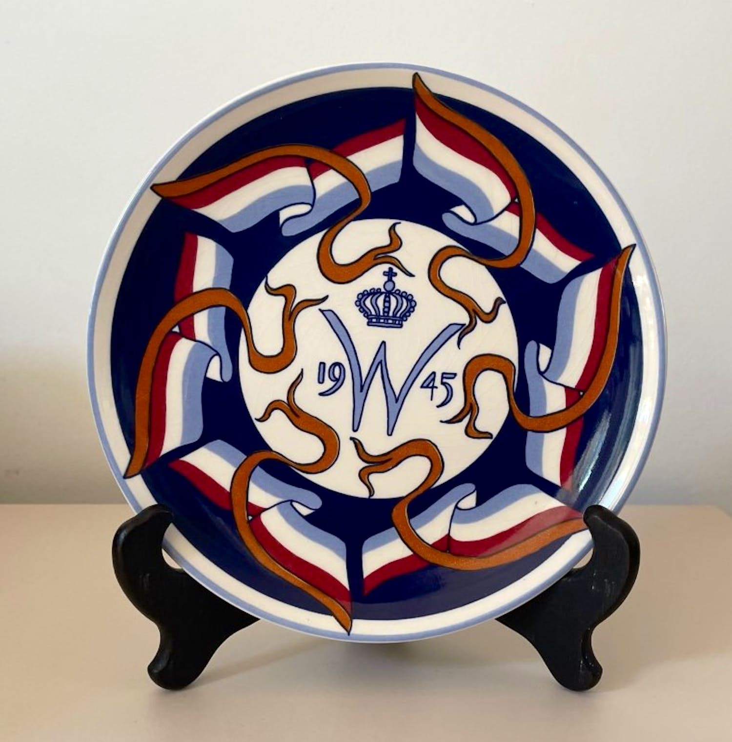 Carel Lion Cachet - Platelen wandbordje 50 jaar bevrijding voor Royal Goedewaagen - oplage 2500 stuk verkocht voor € 1!