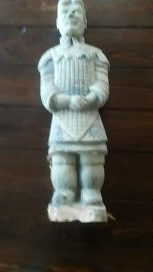 Niet of onleesbaar gesigneerd - lot van 2 chinese krijgers verkocht voor € 1!