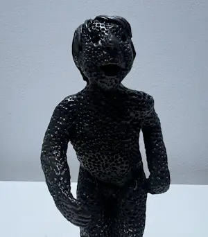 Carolein Smit - Bronzen sculptuur | Kind met bal kopen? Bied vanaf 175!