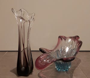 Niet of onleesbaar gesigneerd - Glazen vaas en schaal kopen? Bied vanaf 1!