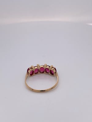 18kt gouden ring met parel en rode kleursteen, maat 55/17,5, 1,98gr kopen? Bied vanaf 250!