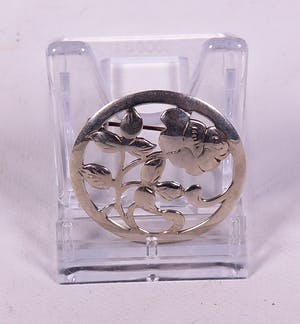 Opengewerkte zilveren broche met roos. kopen? Bied vanaf 1!