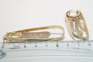 06 - Lang en sierlijk paar 14Krt tri-color gouden oorsieraden - golvend model kopen? Bied vanaf 440!