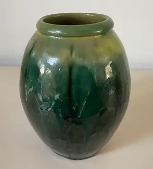 Niet of onleesbaar gesigneerd - Art Nouveau stroomglazuren aardewerk vaasje kopen? Bied vanaf 1!